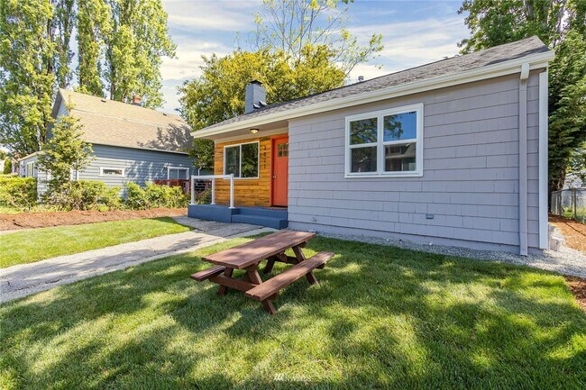 Building Photo - Great Location! 2bd, 1bath House in Tacoma!