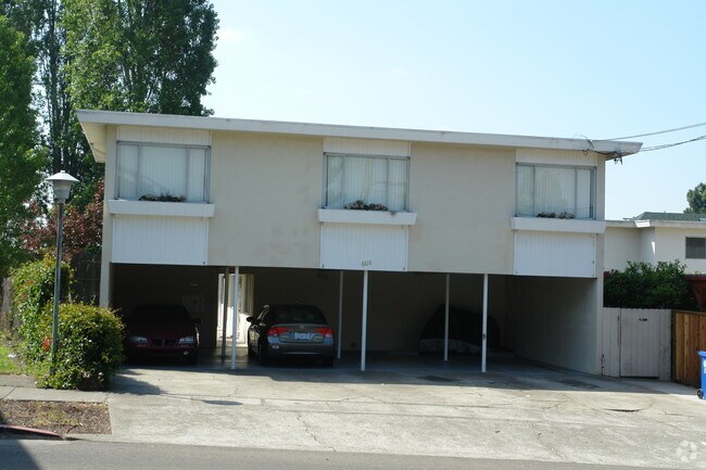 Building Photo - 6618 Lincoln Ave