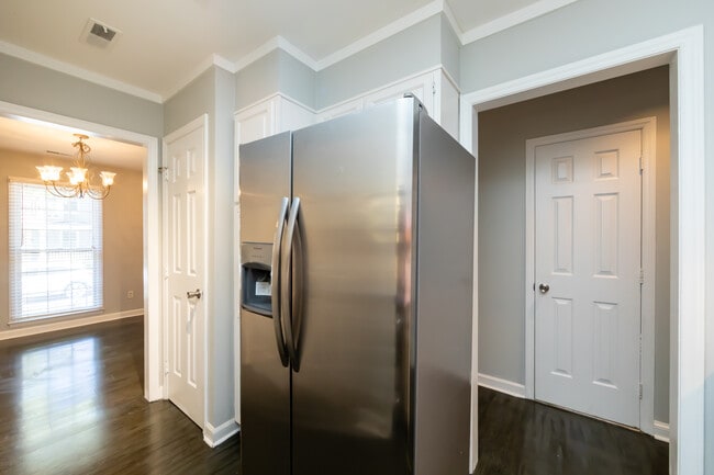 Building Photo - 510 N Poplar St