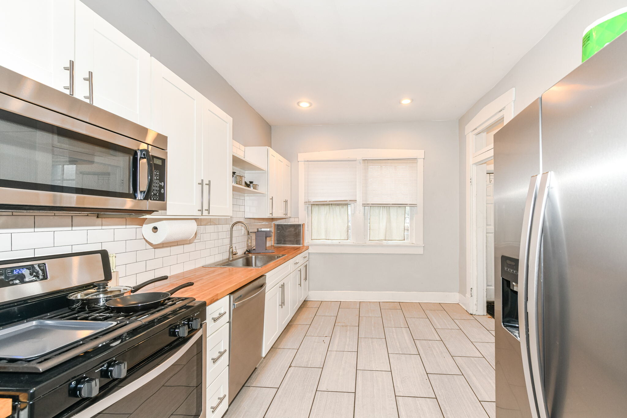 Kitchen - 2158 N Pennsylvania St