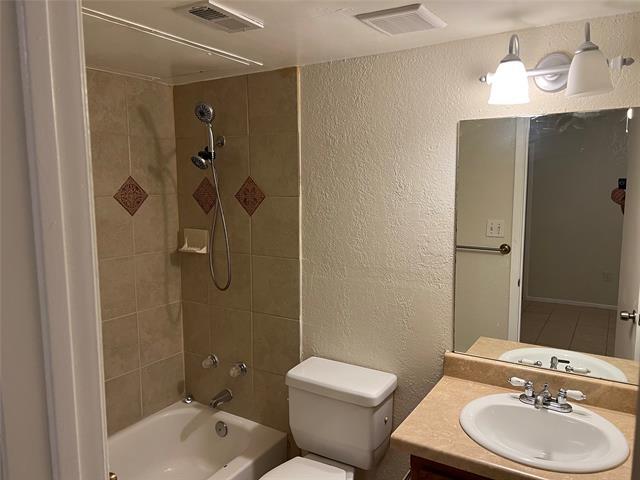Building Photo - 1613 Windsong Ln