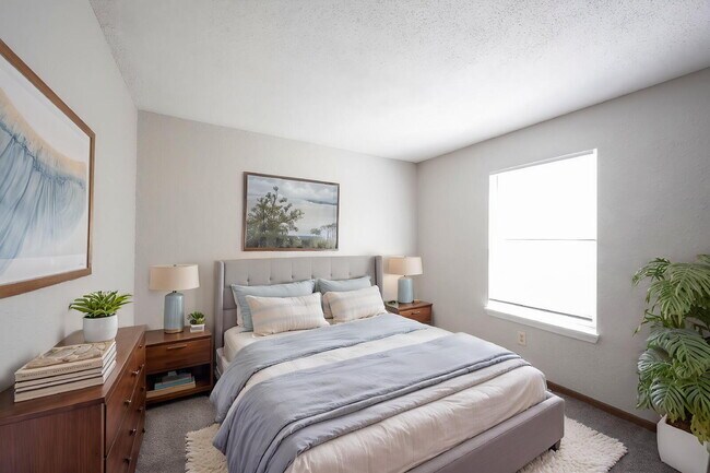 Building Photo - "Charming 3-Bedroom Haven with 2.5 Baths in Indianapolis – Your Perfect Retreat on Liverpool Way!"