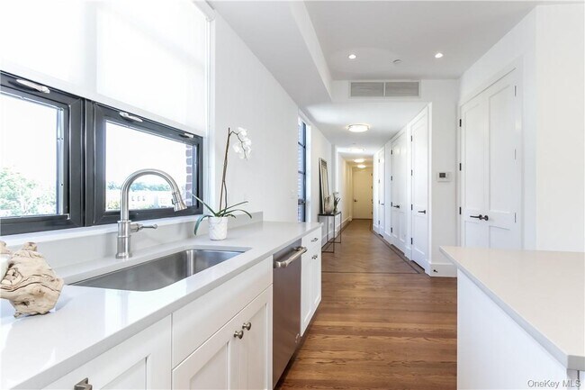 Building Photo - 108 Mamaroneck Ave