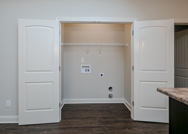 Building Photo - 950 Erika Ln