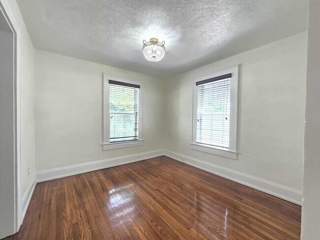 Building Photo - [748/750/756/758] Winfree Ave