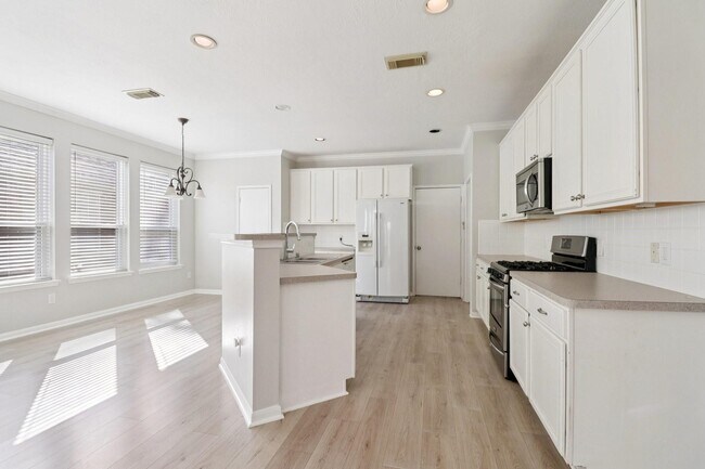 Building Photo - 16546 Cypress Thicket Dr