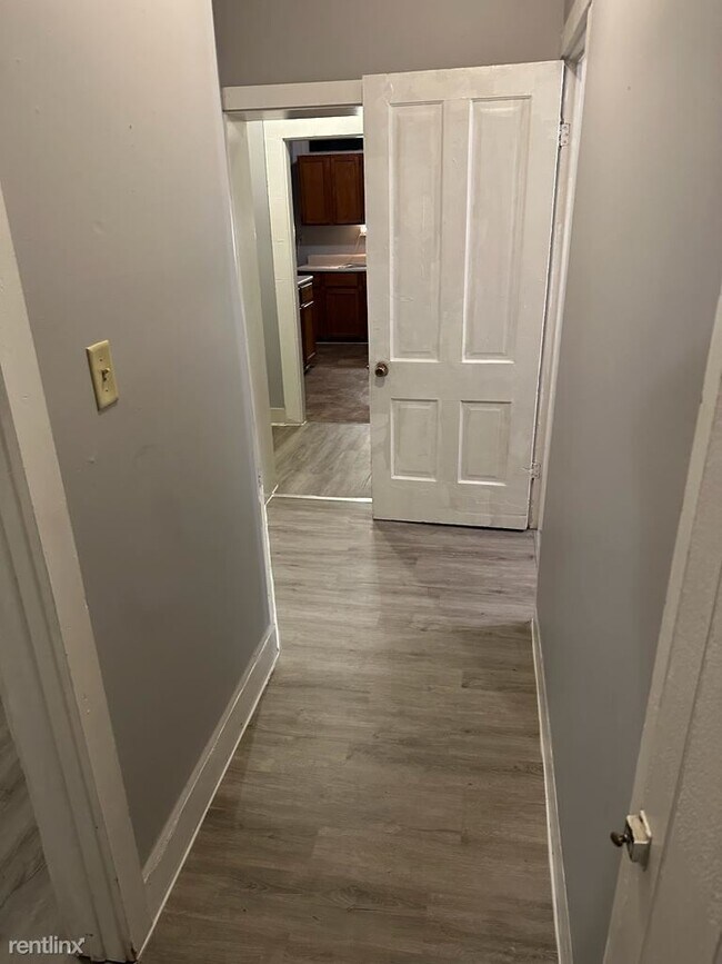 Building Photo - 2 br, 1 bath Duplex - 331 Wood Street 331