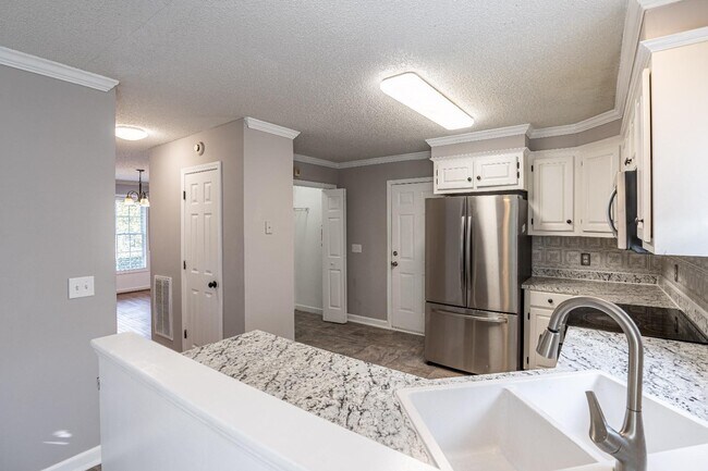 Building Photo - 509 Holly Ridge Ln