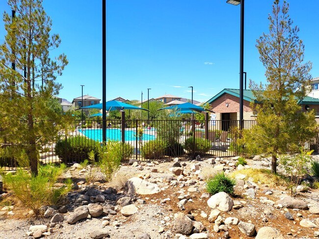 Building Photo - 4 Bedroom House with Community Pool, Baseb...