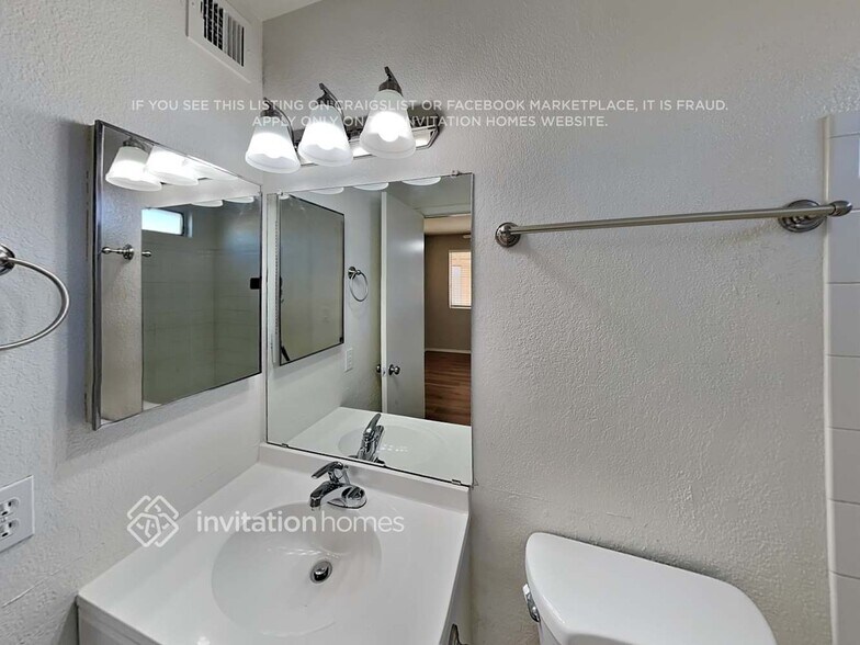 Building Photo - 6603 W Phelps Rd