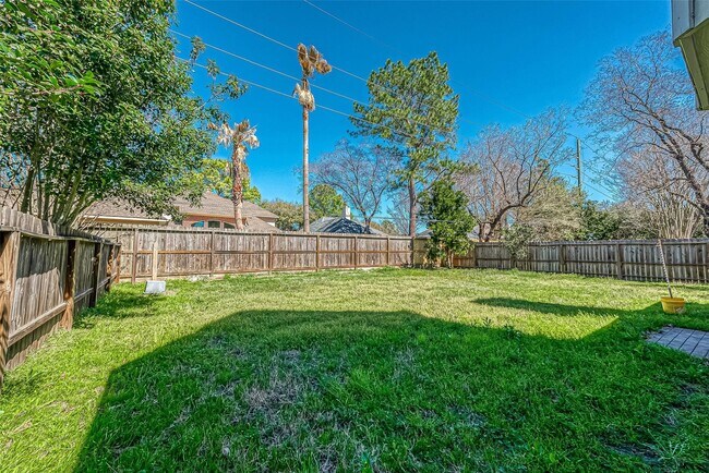 Building Photo - 15730 Oak Mountain Dr