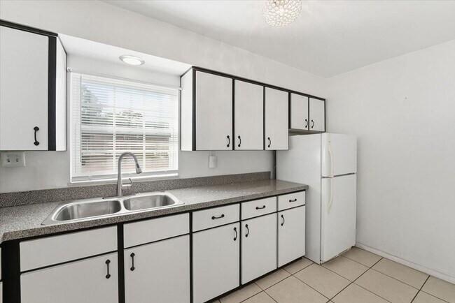 Building Photo - 3011 George Mason Ave