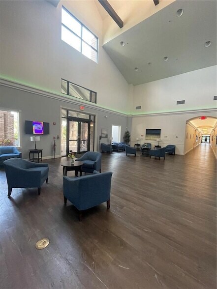 Building Photo - 11240 Hollander Ave