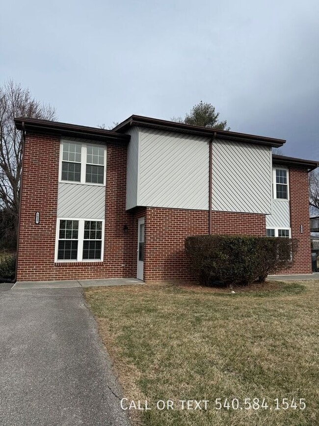 Building Photo - 5015 Polly Hill Ln