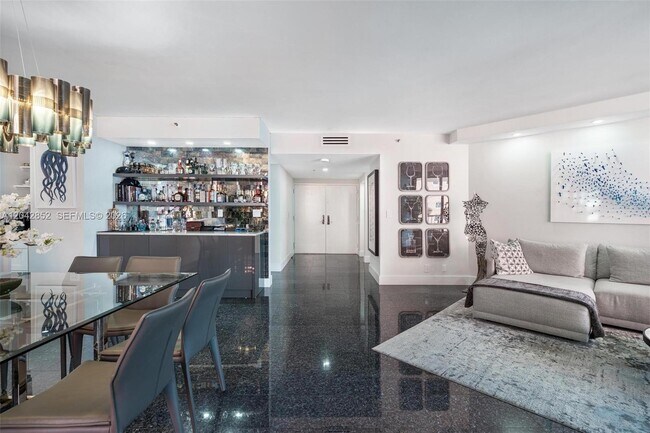 Building Photo - 1581 Brickell Ave