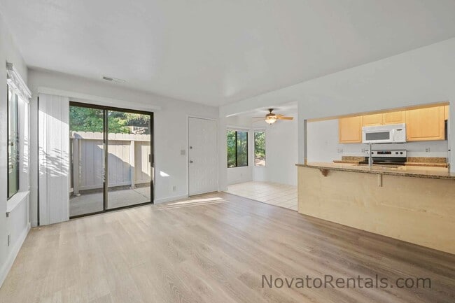Building Photo - 377 Silvio Ln
