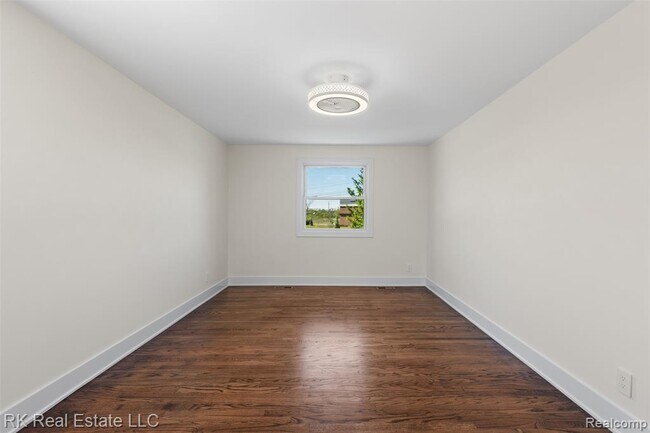 Building Photo - 30728 W 14 Mile Rd
