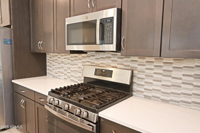 Building Photo - 13335 W Red Range Way