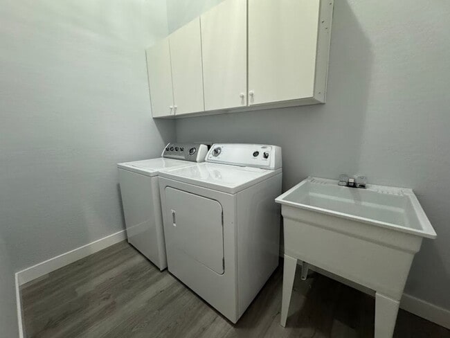 Building Photo - BEAUTIFUL 4 BEDROOM 2 BATHROOM HOME IN PHO...