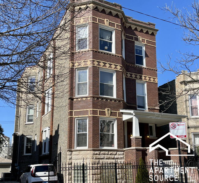 Building Photo - 2028 N Sawyer Ave