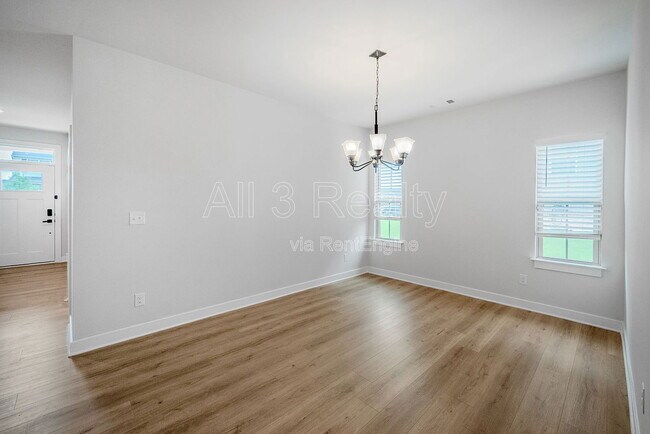 Building Photo - 533 Daffodil Ln