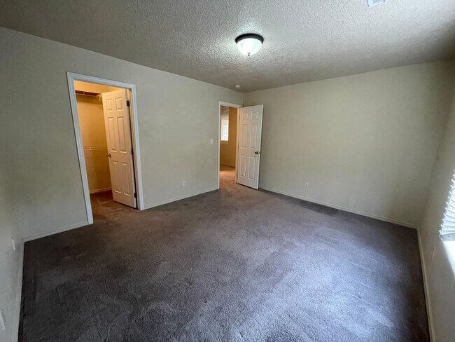 Building Photo - 9620 Sundoro Pl NW