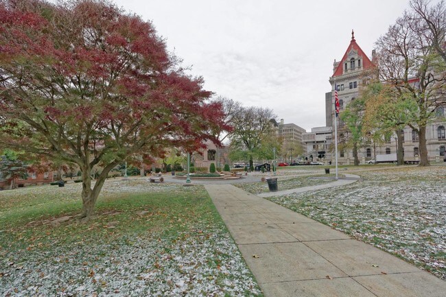 Building Photo - 29 Elk St