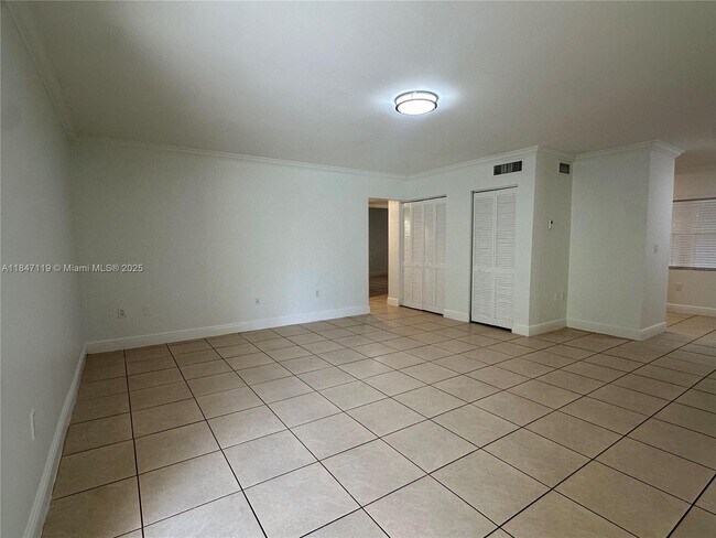 Building Photo - 2536 Van Buren St
