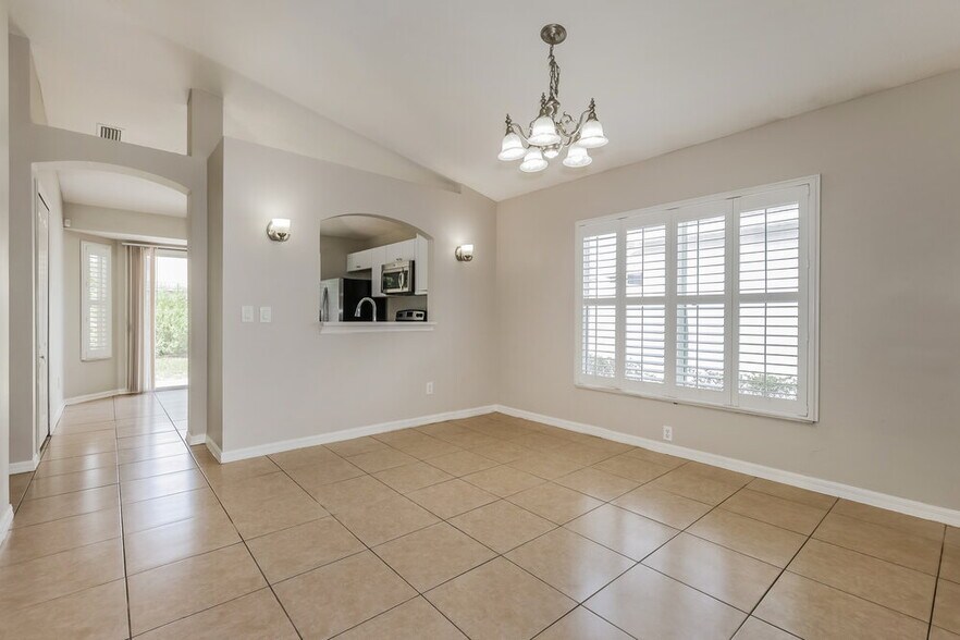 Building Photo - 2614 Lansbury Pl