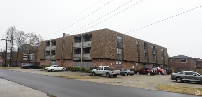 Building Photo - Greenhouse Apartments