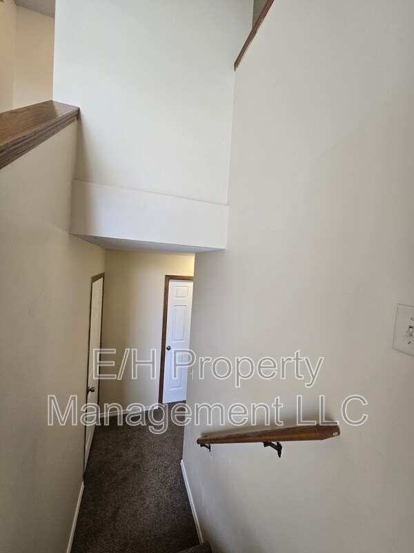 Building Photo - 4460 S Elizabeth Ave