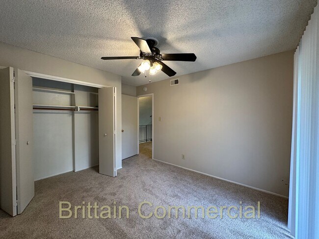 Building Photo - 6531 Lake Park Dr