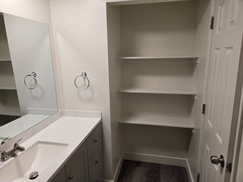 Building Photo - 954 9th St