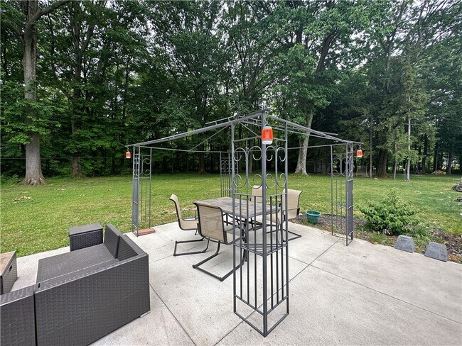 Building Photo - 6840 Haskell Dr