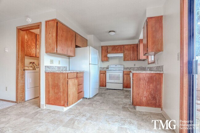 Building Photo - 618-620 SE 131st Ct.