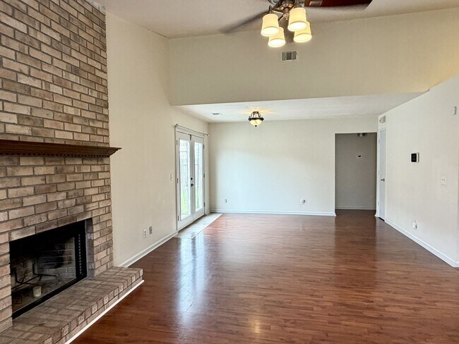Building Photo - 212 Finn Cir