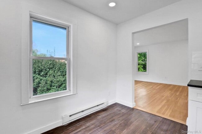 Building Photo - 27 Tioronda Ave