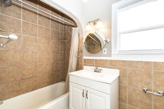 Building Photo - 2417 25th St