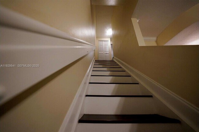 Building Photo - 171 SW 96th Ave