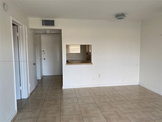 Primary Photo - 20200 NE 27th Ct