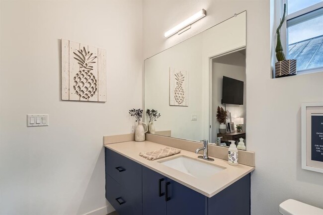 Building Photo - 2601 Francisco St