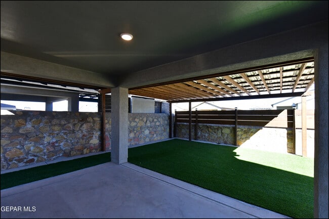 Building Photo - 2712 Sammy Cervantes St