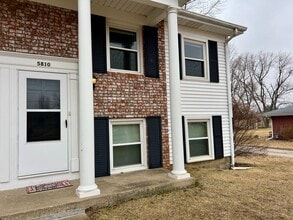 Building Photo - Fairview 5806-5810