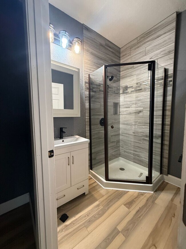 Building Photo - 226 Ferry St