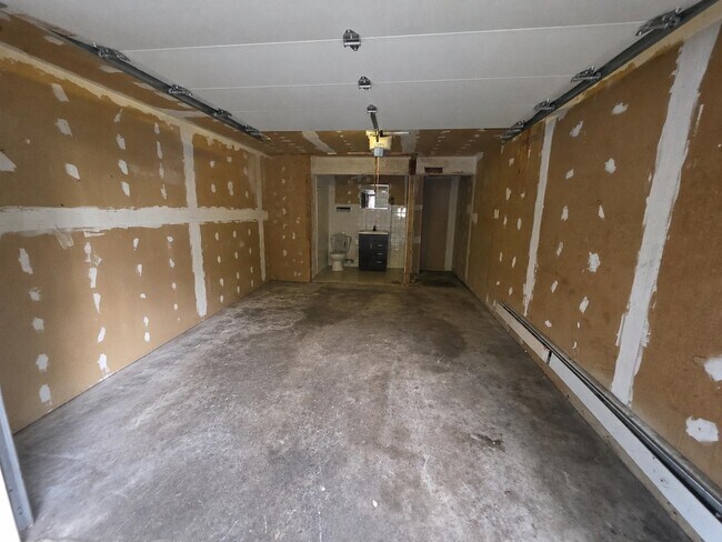 Building Photo - 246 Sip Ave