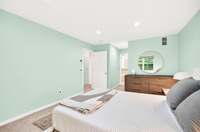 Building Photo - 3 Deertree Ln