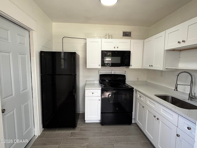 Building Photo - 93 Ford St