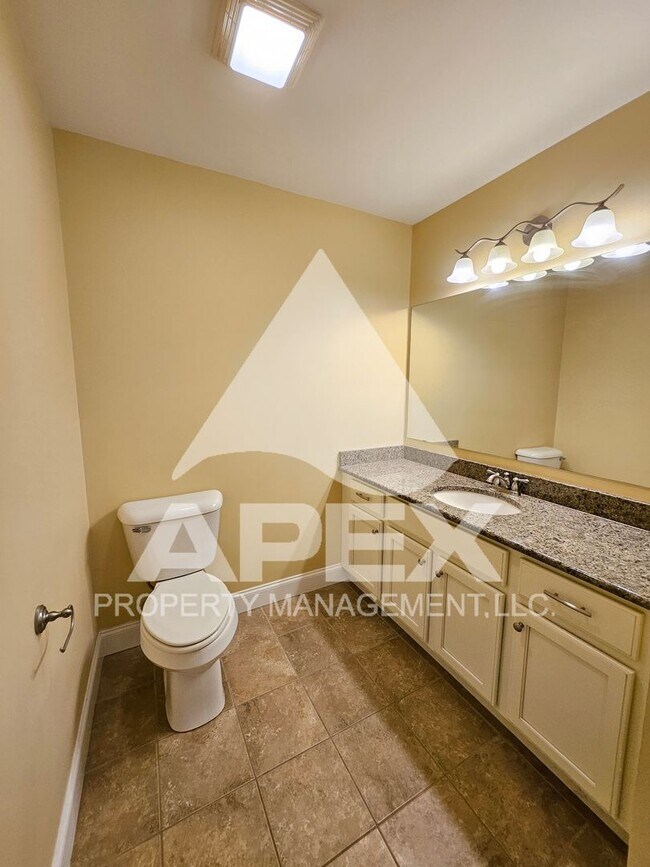 Building Photo - Gorgeous 4 Bd/3 Ba Luxury Condo in the Cot...