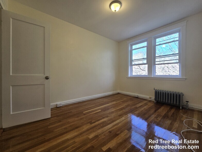 Building Photo - 183 Kent St