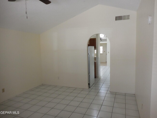 Building Photo - 11392 Lake Erie Dr